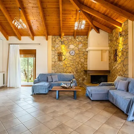 Entheon Olive - Poolside Retreats Villa *