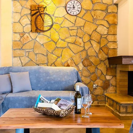 Entheon Olive - Poolside Retreats * Marathopoli