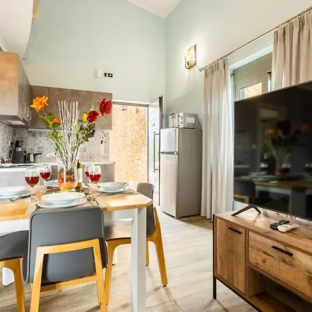 Entheon Olive - Poolside Retreats Villa *