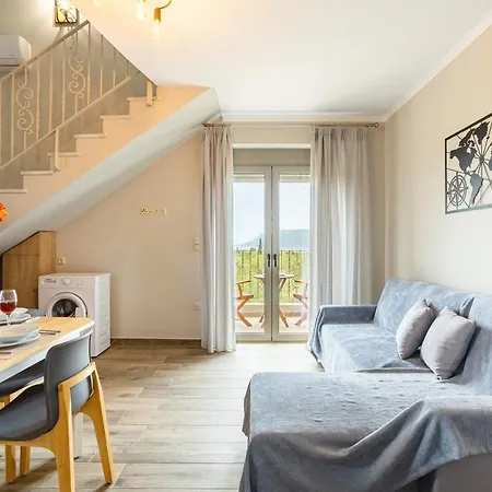 Entheon Olive - Poolside Retreats