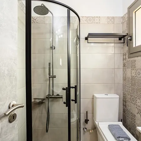 Entheon Olive - Poolside Retreats Villa