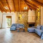 Entheon Olive - Poolside Retreats Villa *