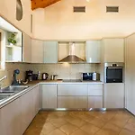 Entheon Olive - Poolside Retreats Marathopoli