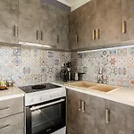 Entheon Olive - Poolside Retreats Vila