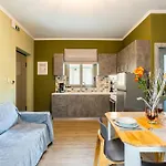 Entheon Olive - Poolside Retreats Villa