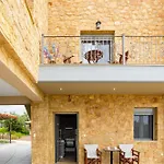 Entheon Olive - Poolside Retreats *