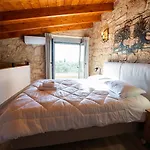 Entheon Olive - Poolside Retreats Marathopoli