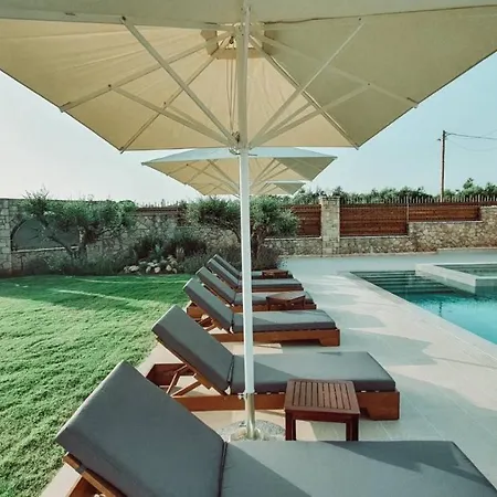 Entheon Olive - Poolside Retreats *