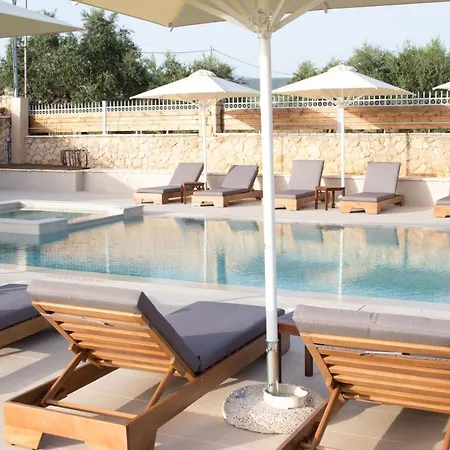 Entheon Olive - Poolside Retreats
