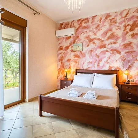 Entheon Olive - Poolside Retreats Villa