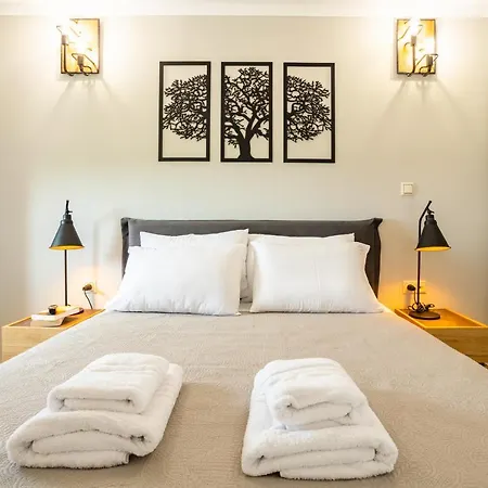 Entheon Olive - Poolside Retreats Marathopoli