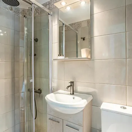 Entheon Olive - Poolside Retreats *