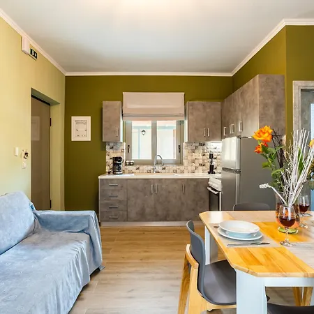 Entheon Olive - Poolside Retreats Вилла