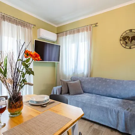 Entheon Olive - Poolside Retreats Маратополис