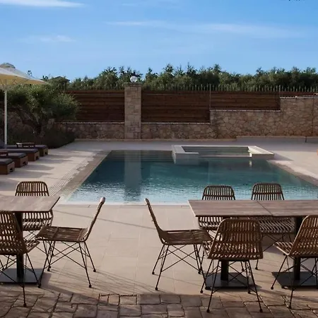 Entheon Olive - Poolside Retreats *