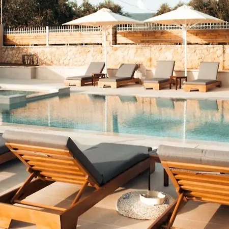 Entheon Olive - Poolside Retreats Villa Marathopoli