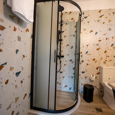 Entheon Olive - Poolside Retreats Villa *