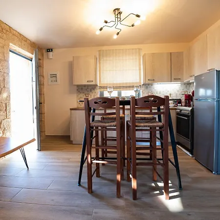 Entheon Olive - Poolside Retreats