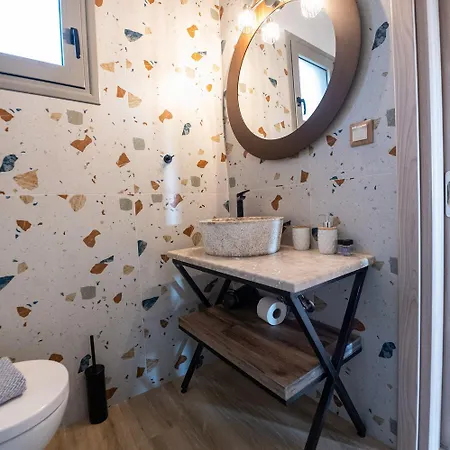 Entheon Olive - Poolside Retreats Villa