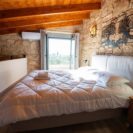 Entheon Olive - Poolside Retreats Marathopoli
