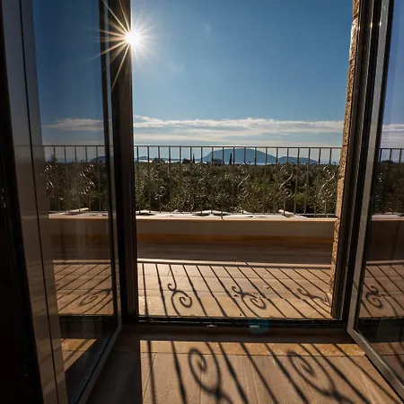 Вилла Entheon Olive - Poolside Retreats