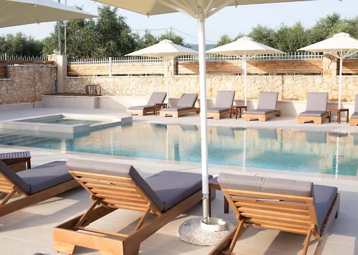 Entheon Olive - Poolside Retreats