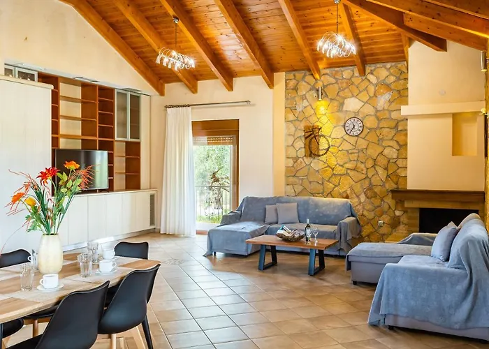 Entheon Olive - Poolside Retreats Вилла Маратополис