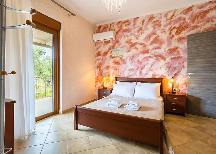 Entheon Olive - Poolside Retreats Villa