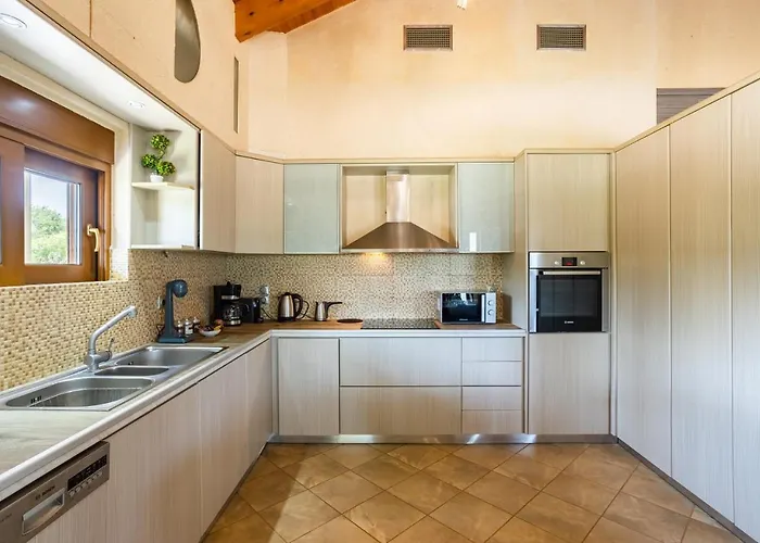 Entheon Olive - Poolside Retreats Маратополис