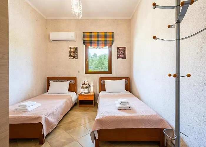 Entheon Olive - Poolside Retreats