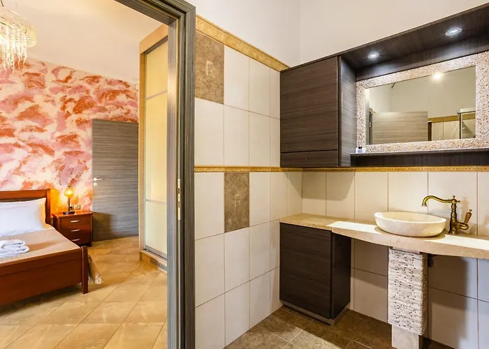 Entheon Olive - Poolside Retreats * Marathopoli