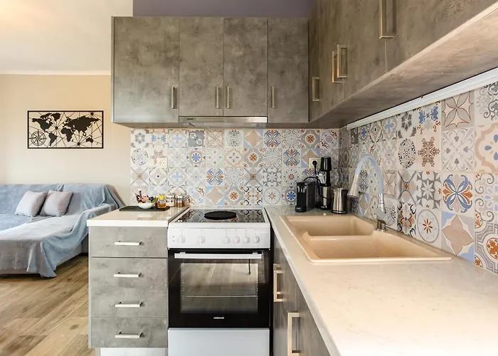 Entheon Olive - Poolside Retreats