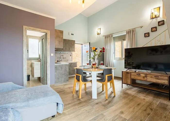 Entheon Olive - Poolside Retreats Villa