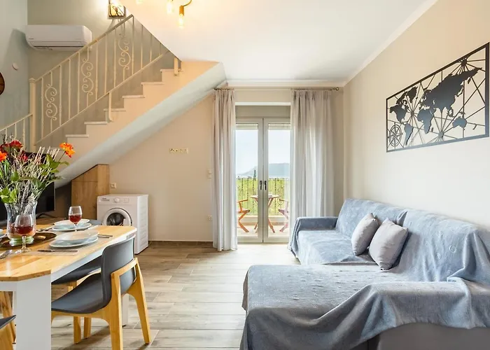 Entheon Olive - Poolside Retreats