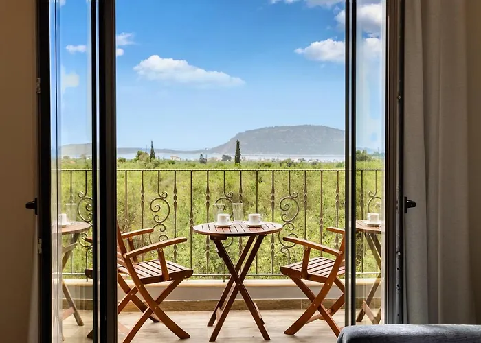 Villa Entheon Olive - Poolside Retreats *