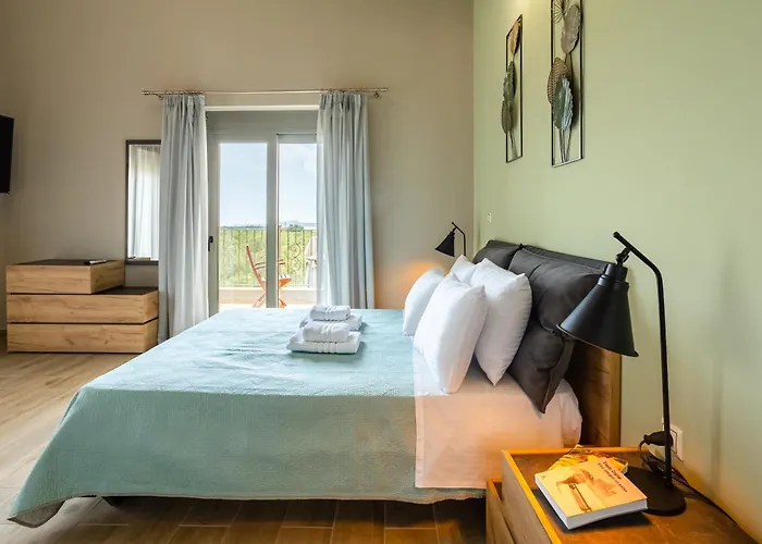 Villa Entheon Olive - Poolside Retreats *