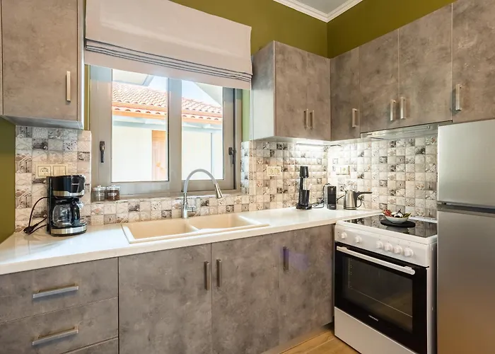 Вилла Entheon Olive - Poolside Retreats Маратополис