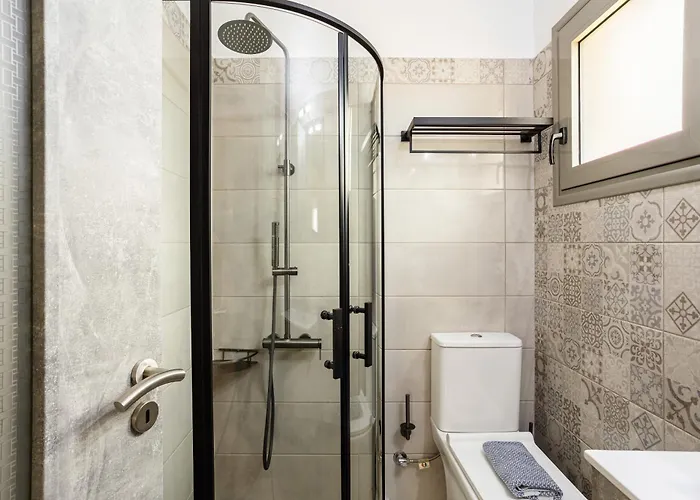 Entheon Olive - Poolside Retreats Villa