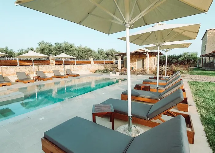 Вилла Entheon Olive - Poolside Retreats *