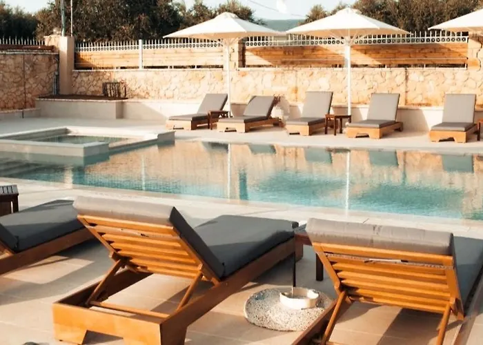 Entheon Olive - Poolside Retreats Вилла Маратополис