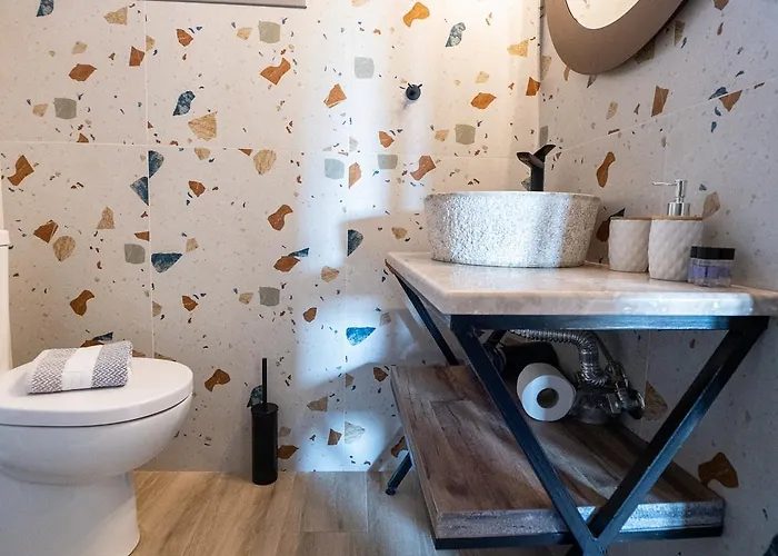 Entheon Olive - Poolside Retreats Вилла Маратополис