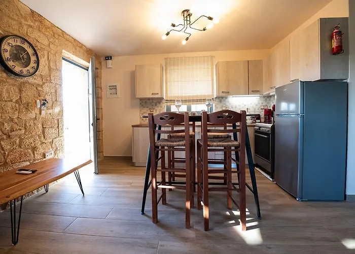 Entheon Olive - Poolside Retreats