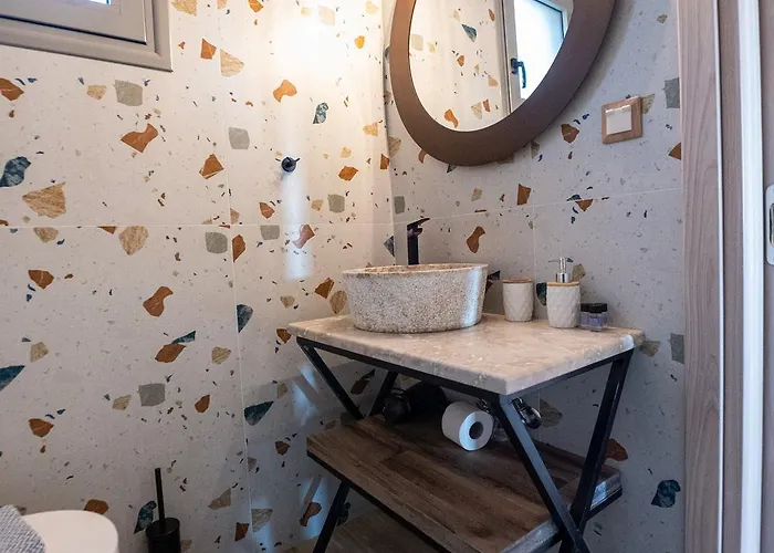 Entheon Olive - Poolside Retreats Вилла