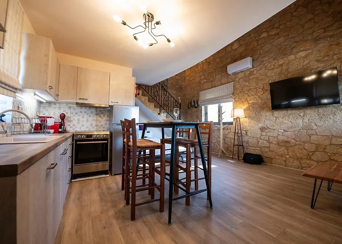 Entheon Olive - Poolside Retreats