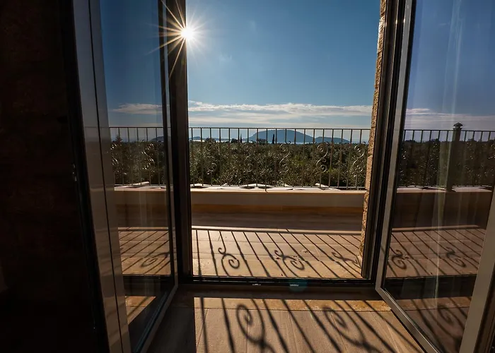 Villa Entheon Olive - Poolside Retreats